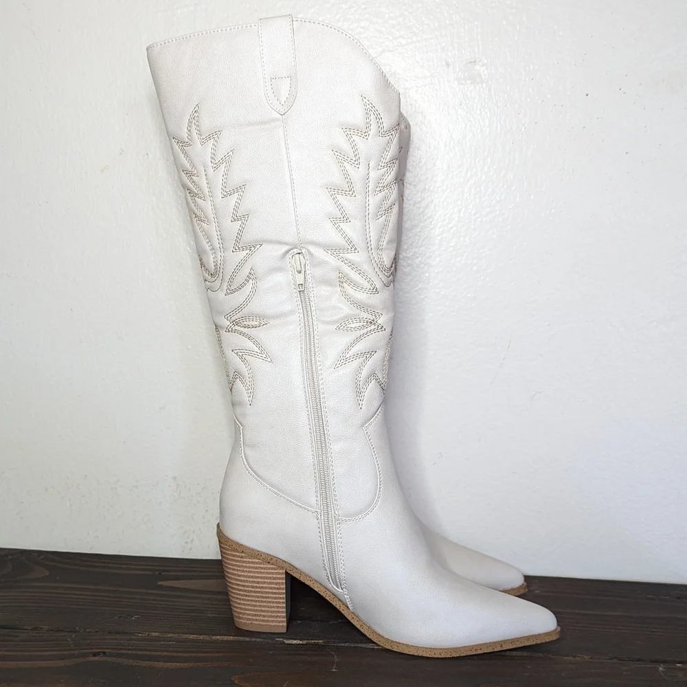 Women's Cream Western Heeled Boots - Picture 5 of 9
